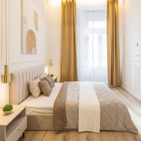 Exclusive & Prestigious Central Residence W/ Balcony Budapest Esterno foto