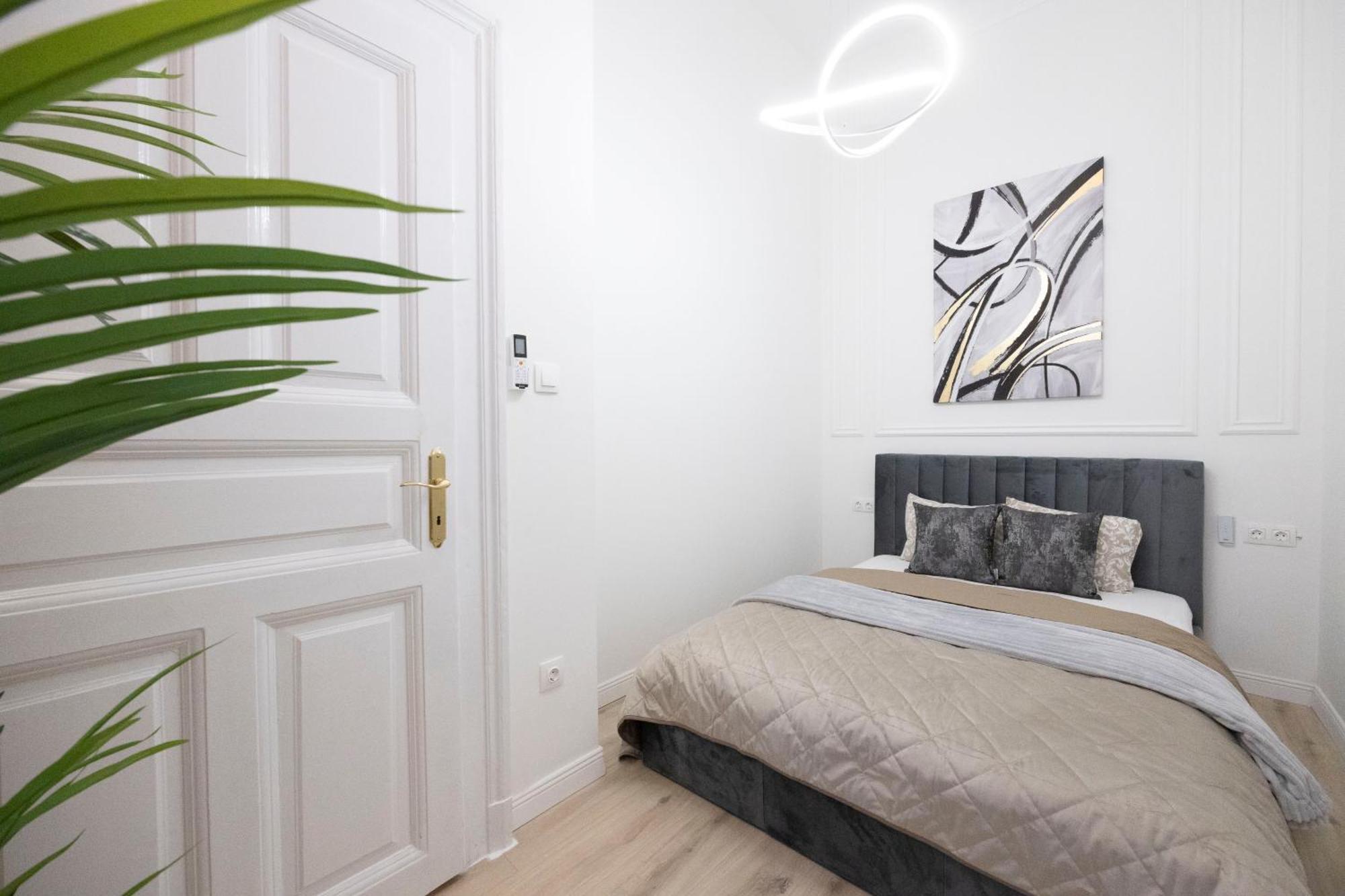 Exclusive & Prestigious Central Residence W/ Balcony Budapest Esterno foto
