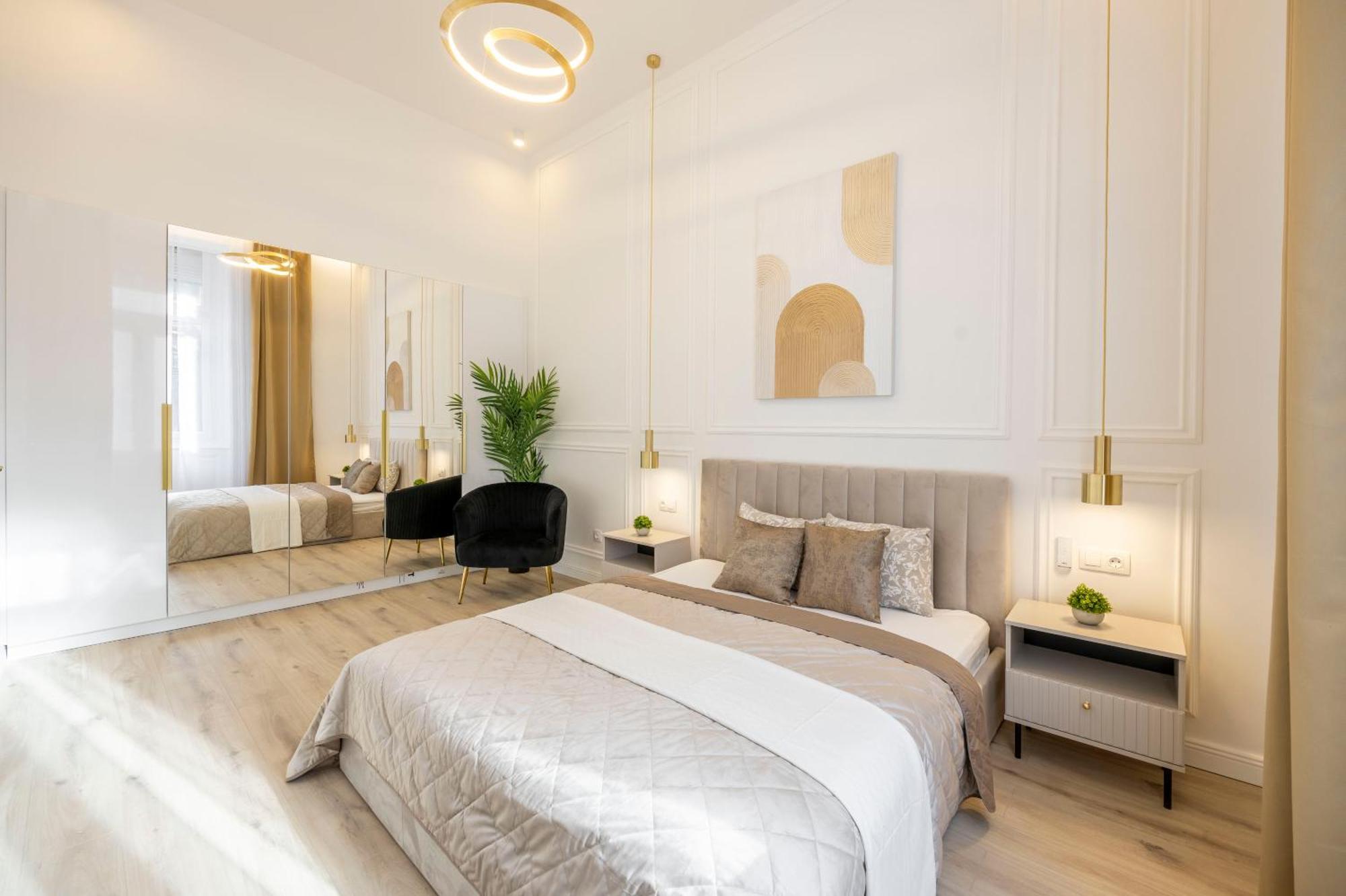 Exclusive & Prestigious Central Residence W/ Balcony Budapest Esterno foto